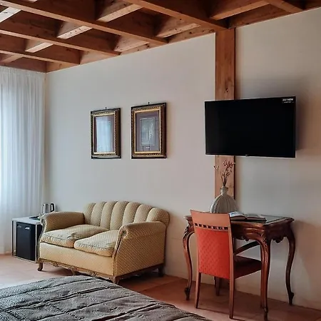 Palazzo Laureano - Dimora Storica 3*