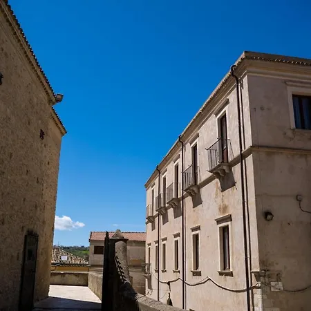 Palazzo Laureano - Dimora Storica Pensión