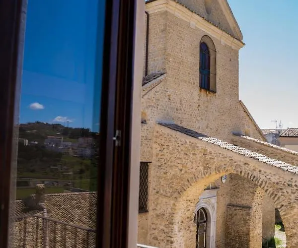 Palazzo Laureano - Dimora Storica 3*